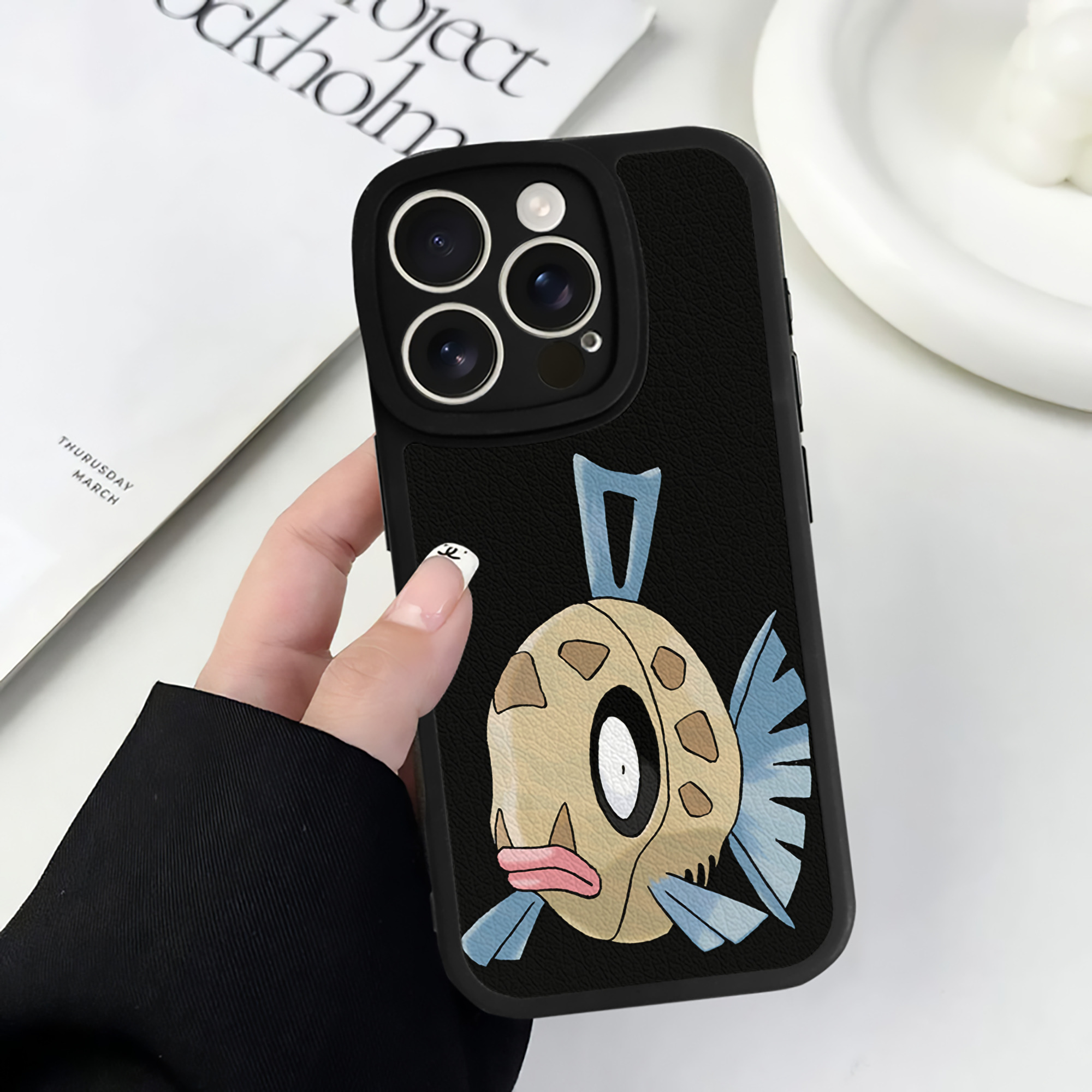 （画像用） ポケットモンスター Pokémon 【iPhone 16シリーズ対応】シリコンスマホケース（レザー調） 材質：シリコン